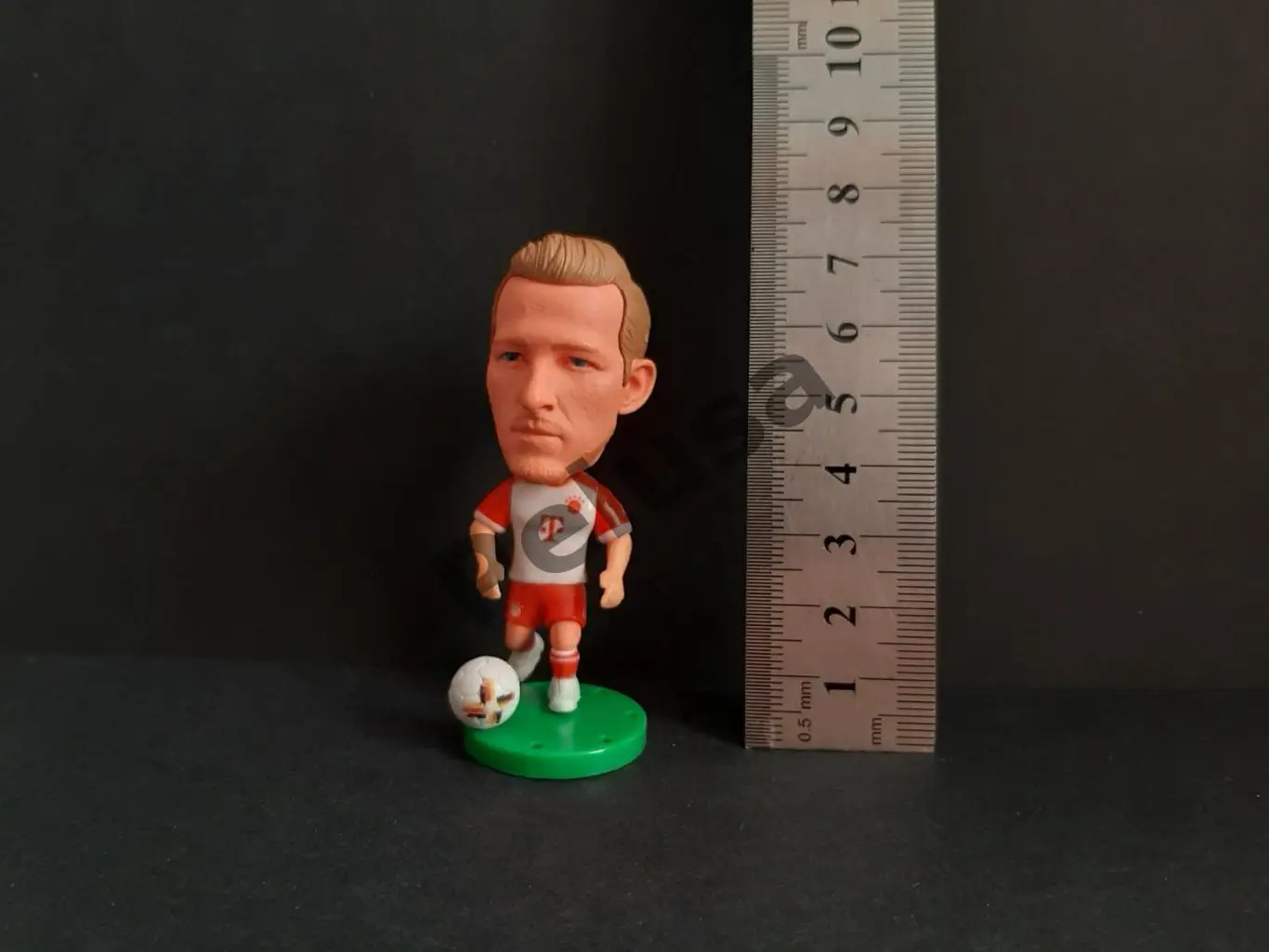 Гаррі Кейн. Баварія Мюнхен. фігурки футболістів soccerwe 6