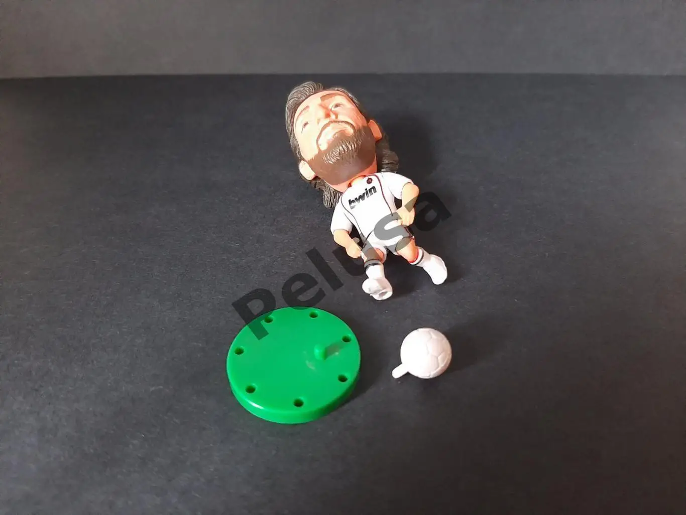 Андреа Пірло. Мілан (біла форма). фігурки футболістів soccerwe 4