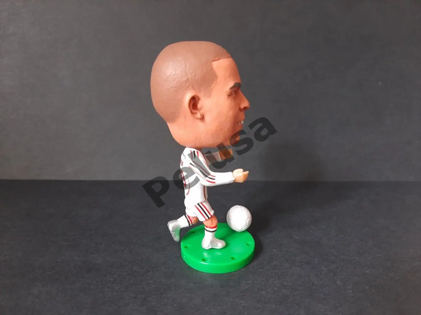 Роналдо. Мілан (біла форма). фігурки футболістів soccerwe 1