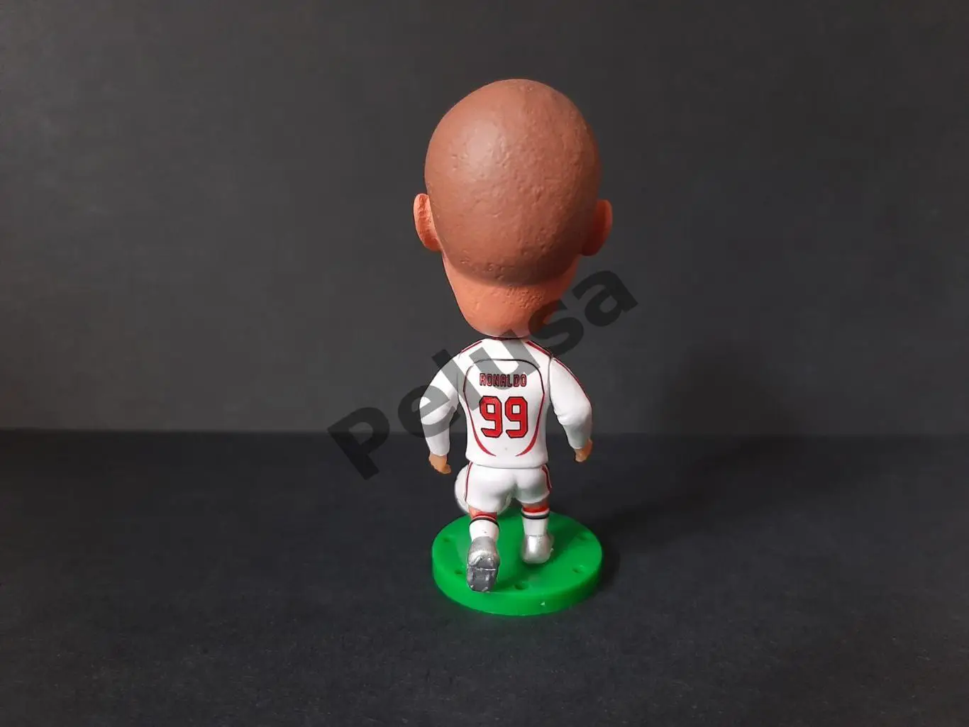 Роналдо. Мілан (біла форма). фігурки футболістів soccerwe 2