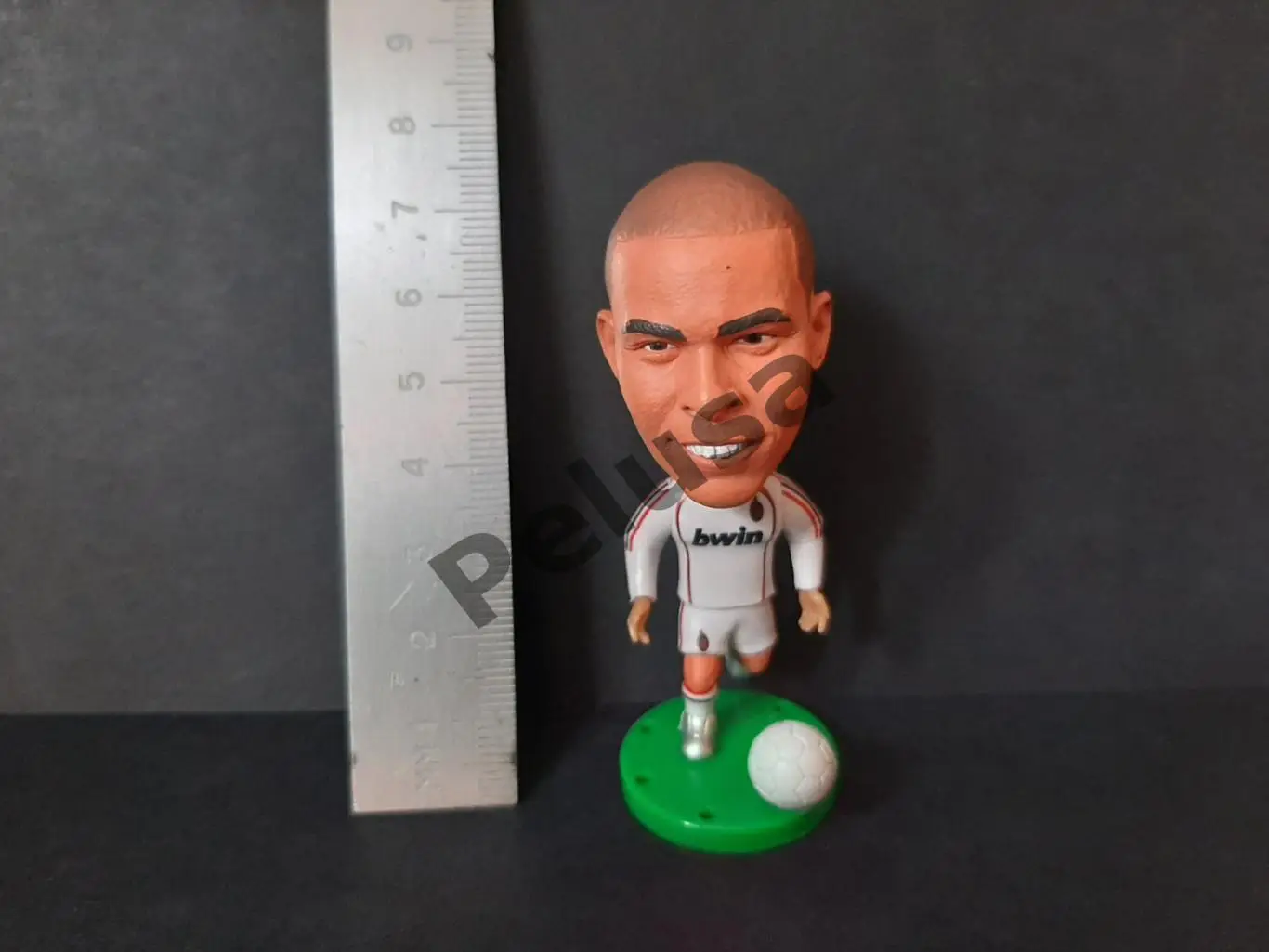 Роналдо. Мілан (біла форма). фігурки футболістів soccerwe 6