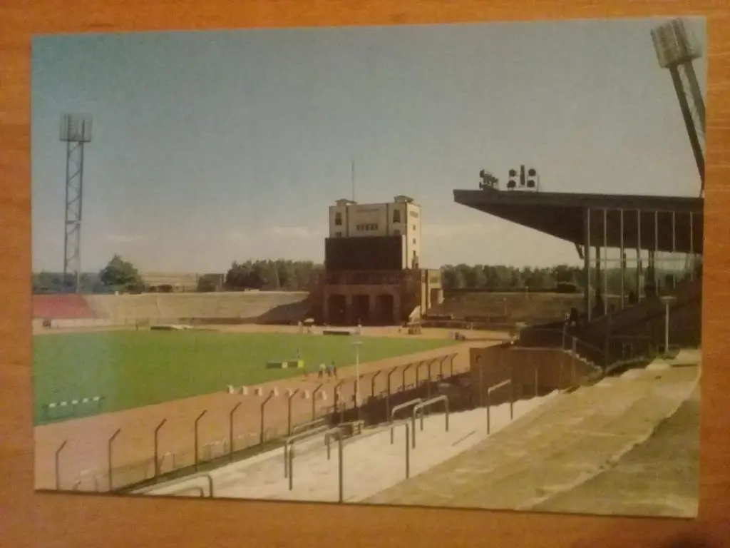 Стадион. Ernst-Thalmann stadion, Германия