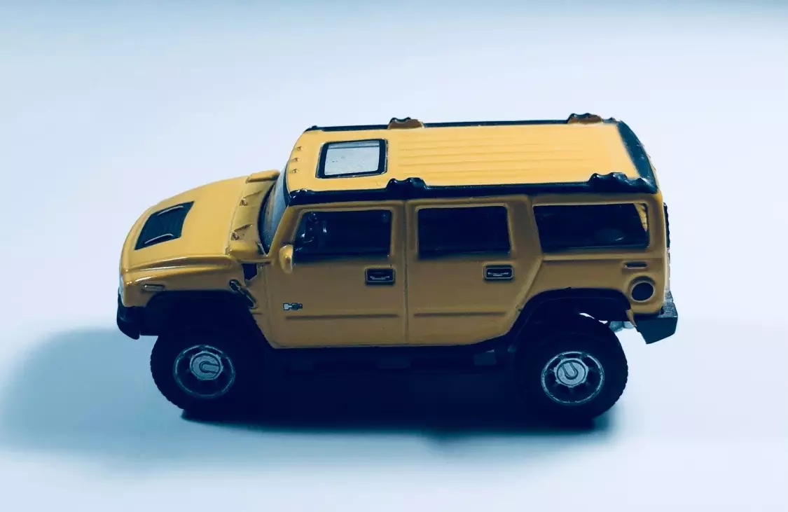 Автомобиль Hummer H2