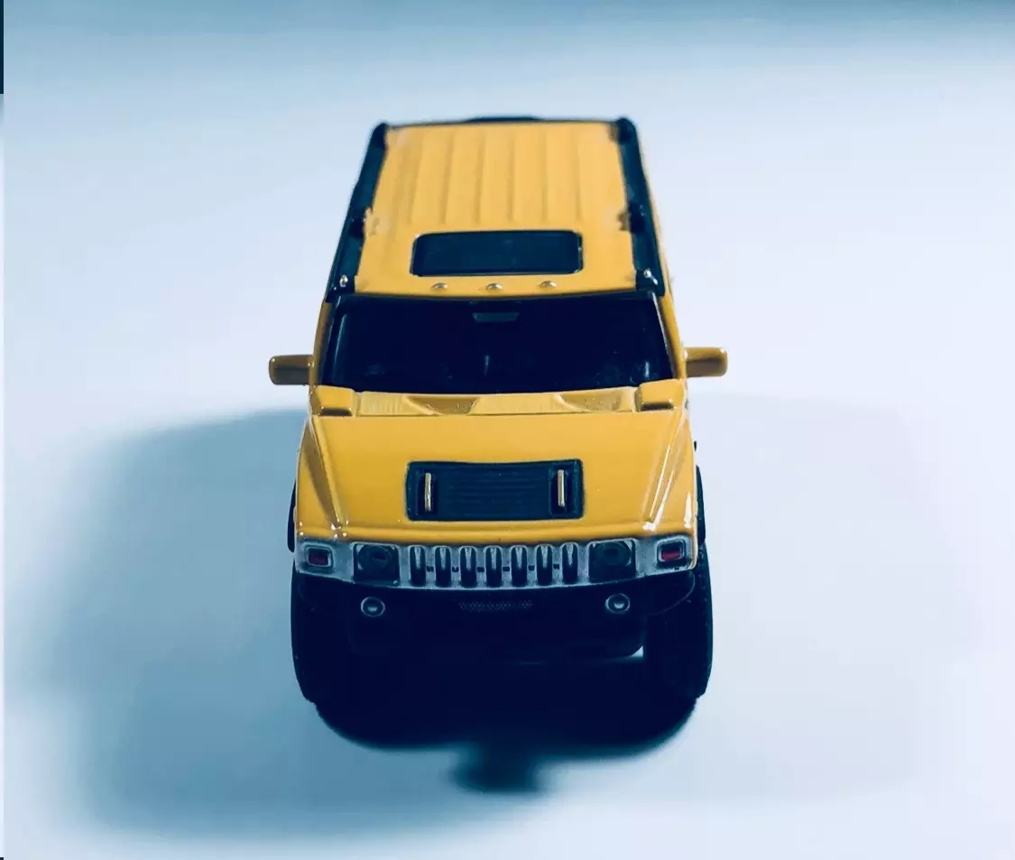 Автомобиль Hummer H2 1