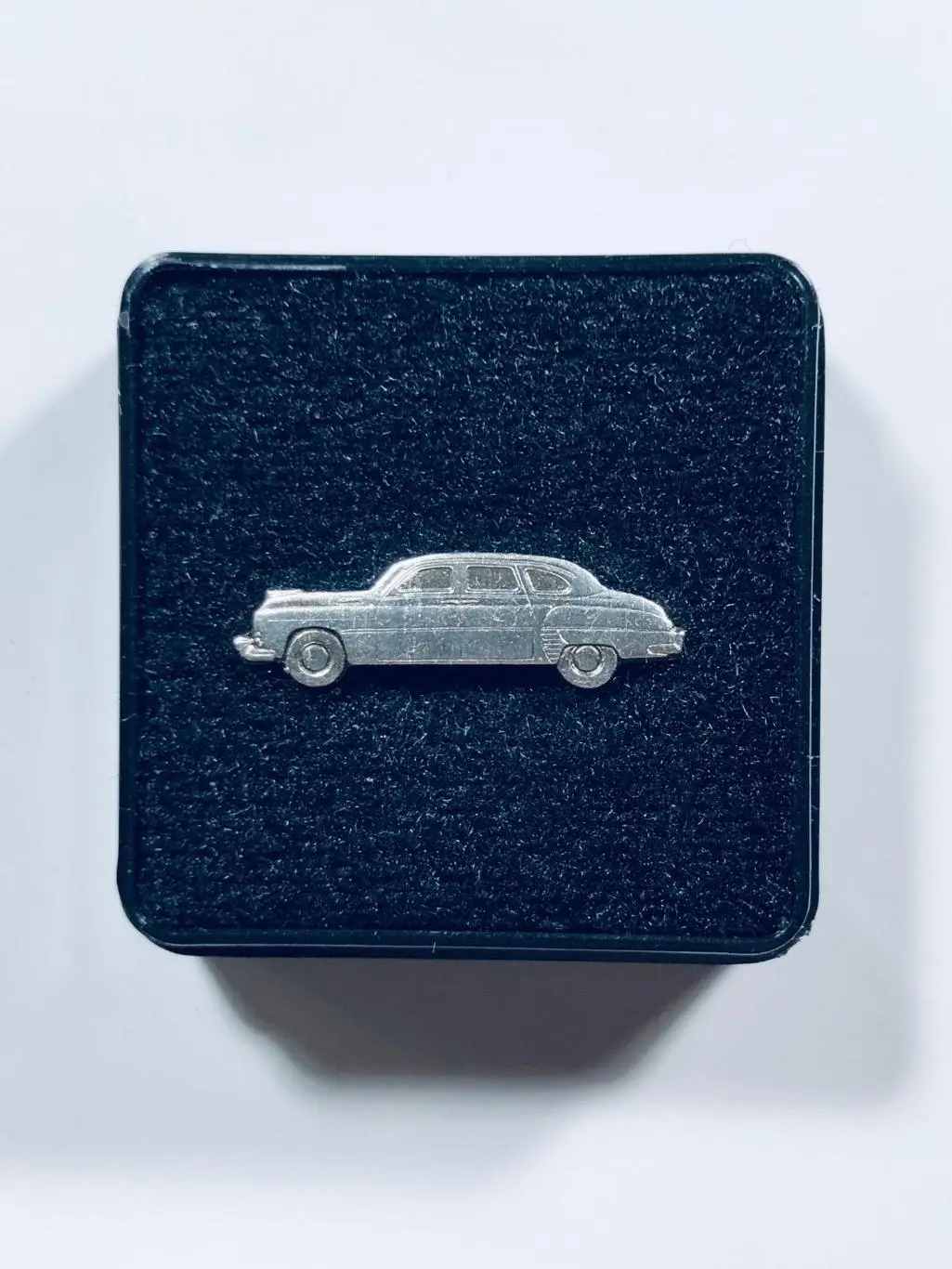 Значок ГАЗ - М12 «ЗИМ»