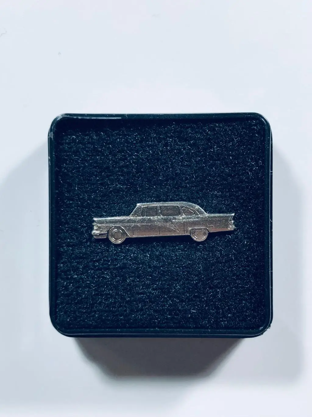 Значок ГАЗ - 13 «Чайка»