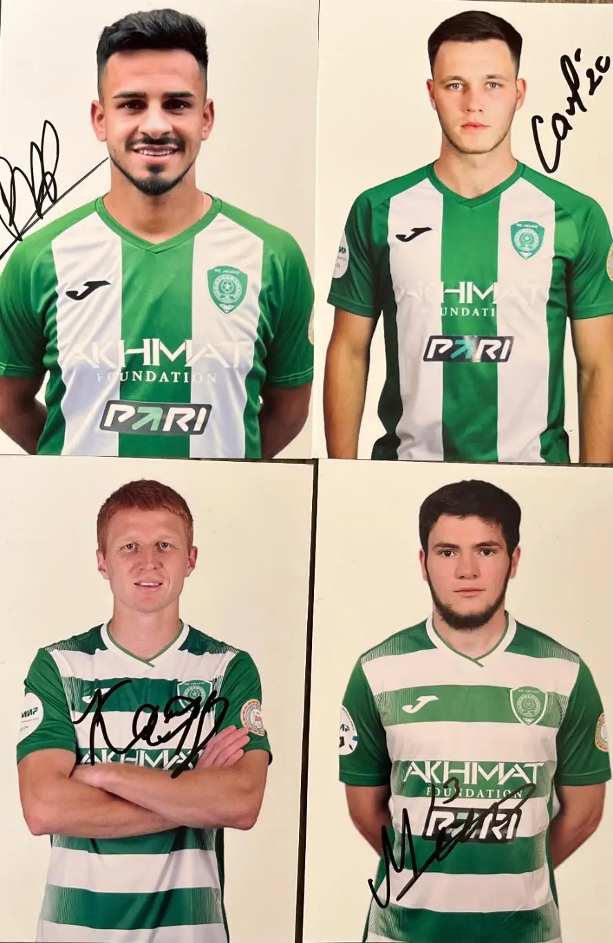 Автографы футболистов фк Ахмат 2