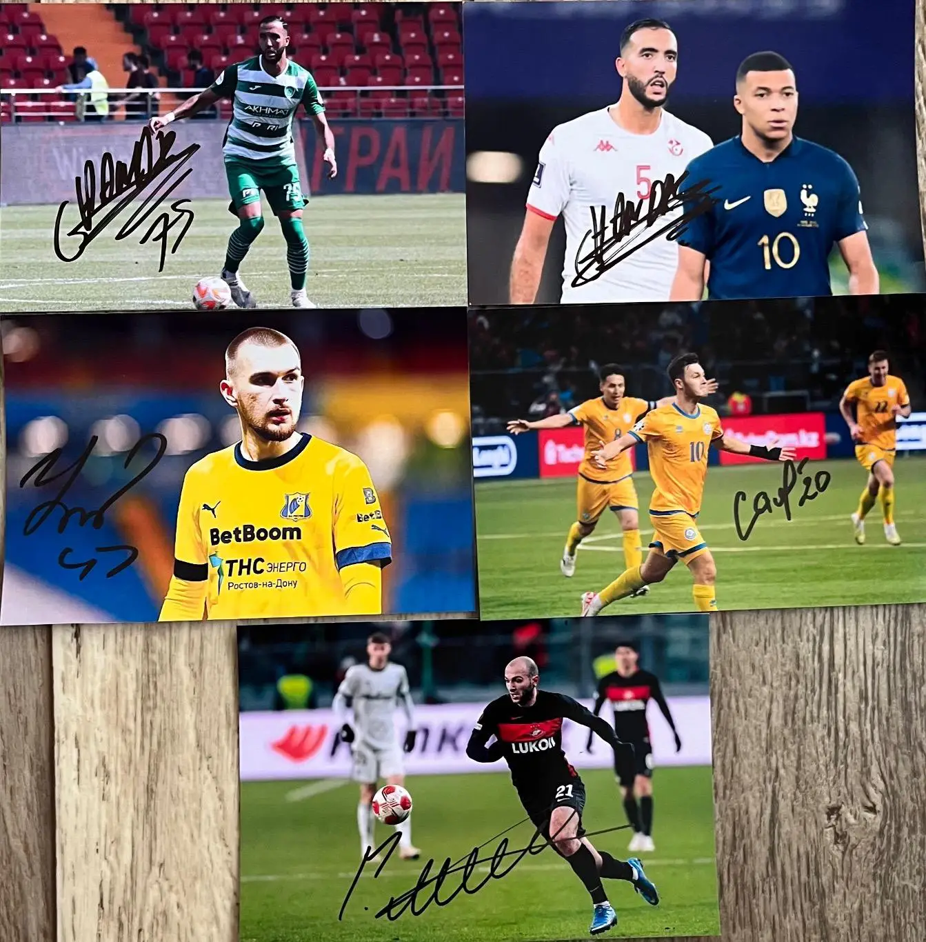 Автографы футболистов фк Ахмат 6