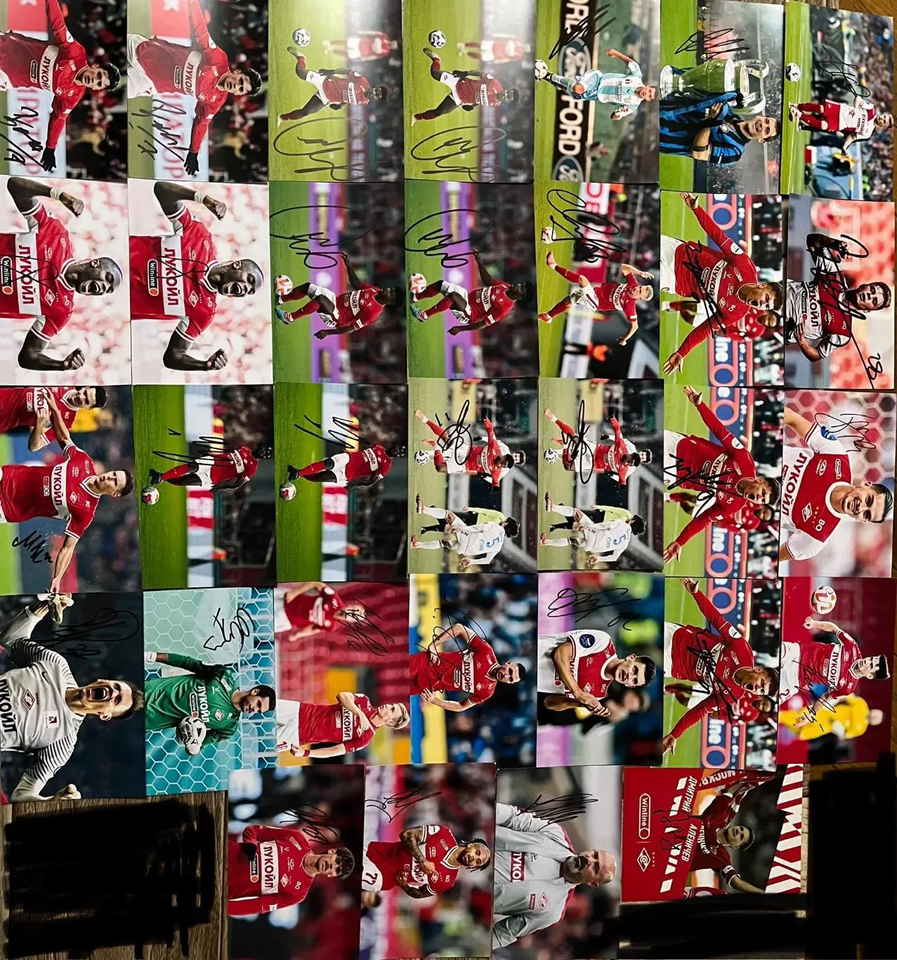 Автографы футболистов фк Спартак