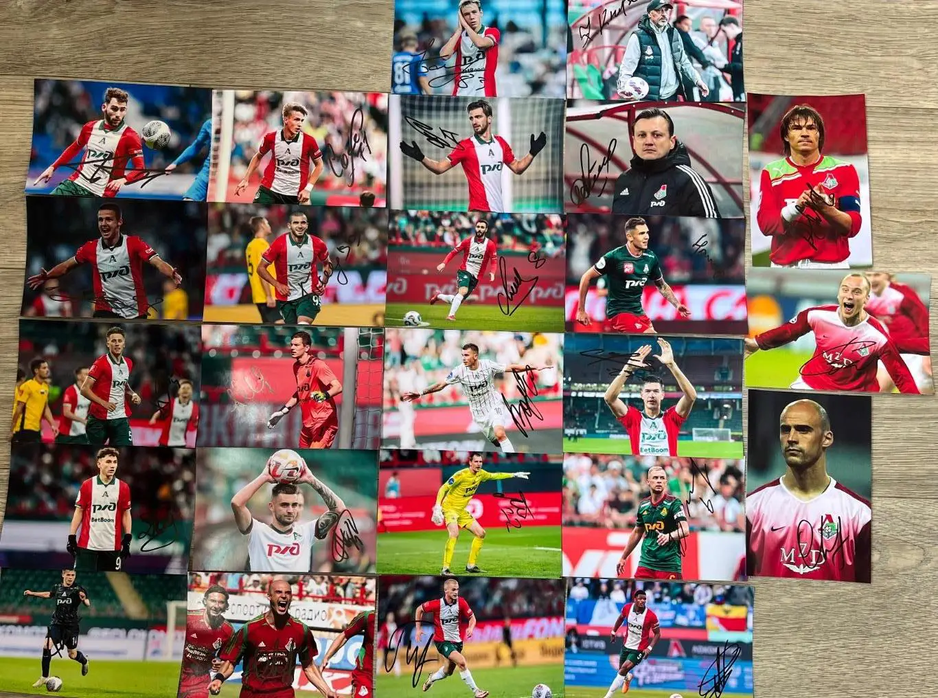 Автографы футболистов фк Локомотив