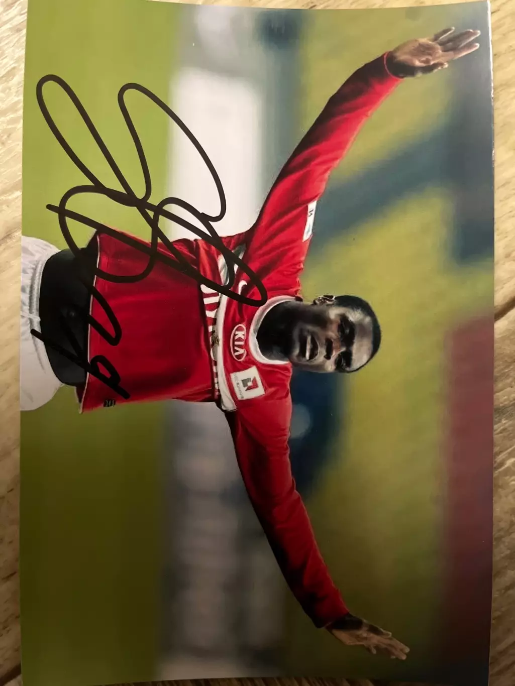 Автограф Эменике