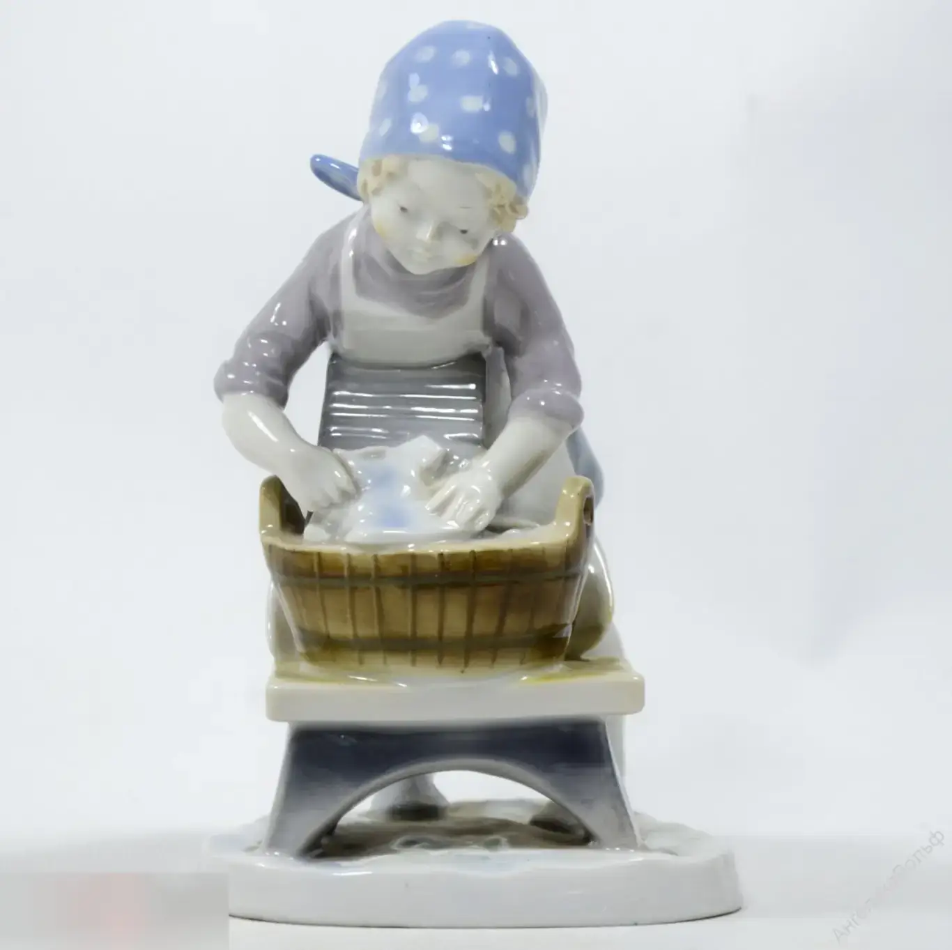 Антик Статуэтка девочка фарфор Германия