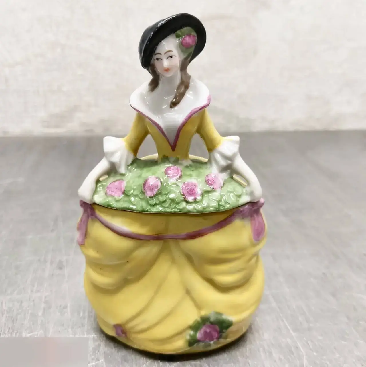 Антик дама статуэтка шкатулка фарфор роспись