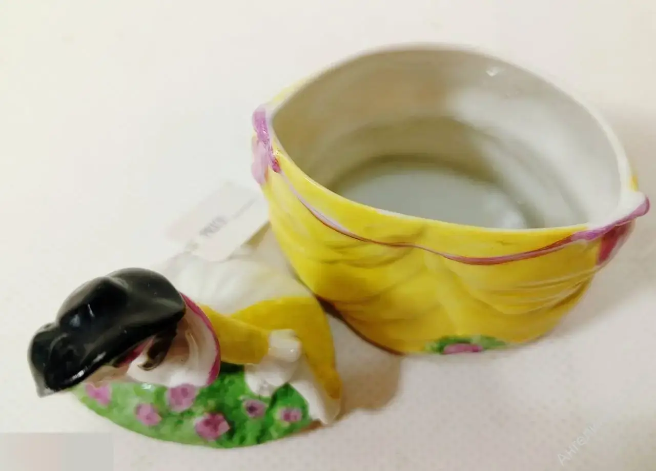 Антик дама статуэтка шкатулка фарфор роспись 7