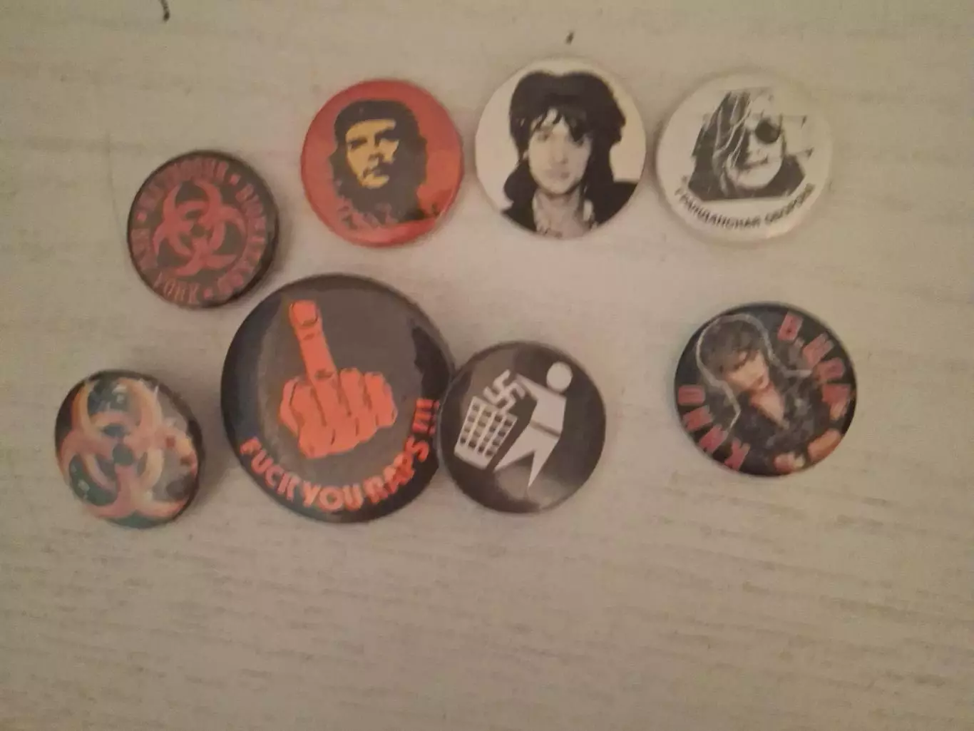 Значки Цой, Летов, Biohazard и пр.