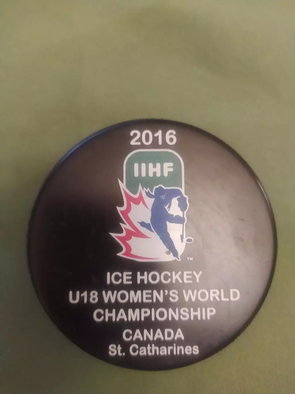 Хоккейная шайба.