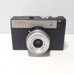 Советский фотоаппарат Смена 8М с чехлом