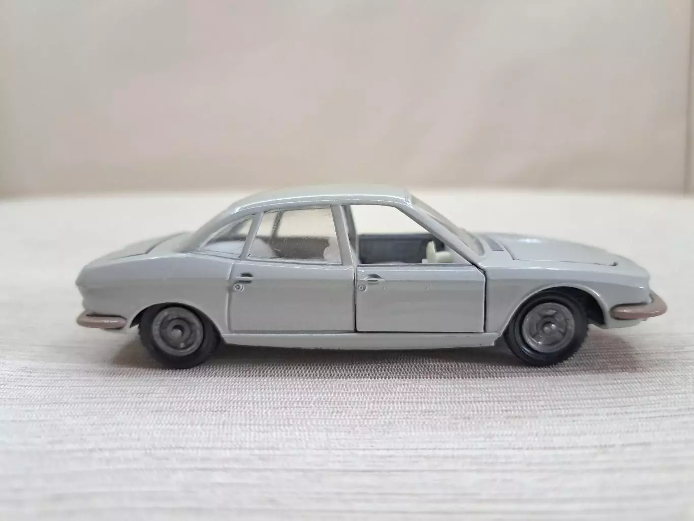 Модель автомобиля NSU RO 80, ремейк 1:43, СССР, ЗТМК, родная коробка 4