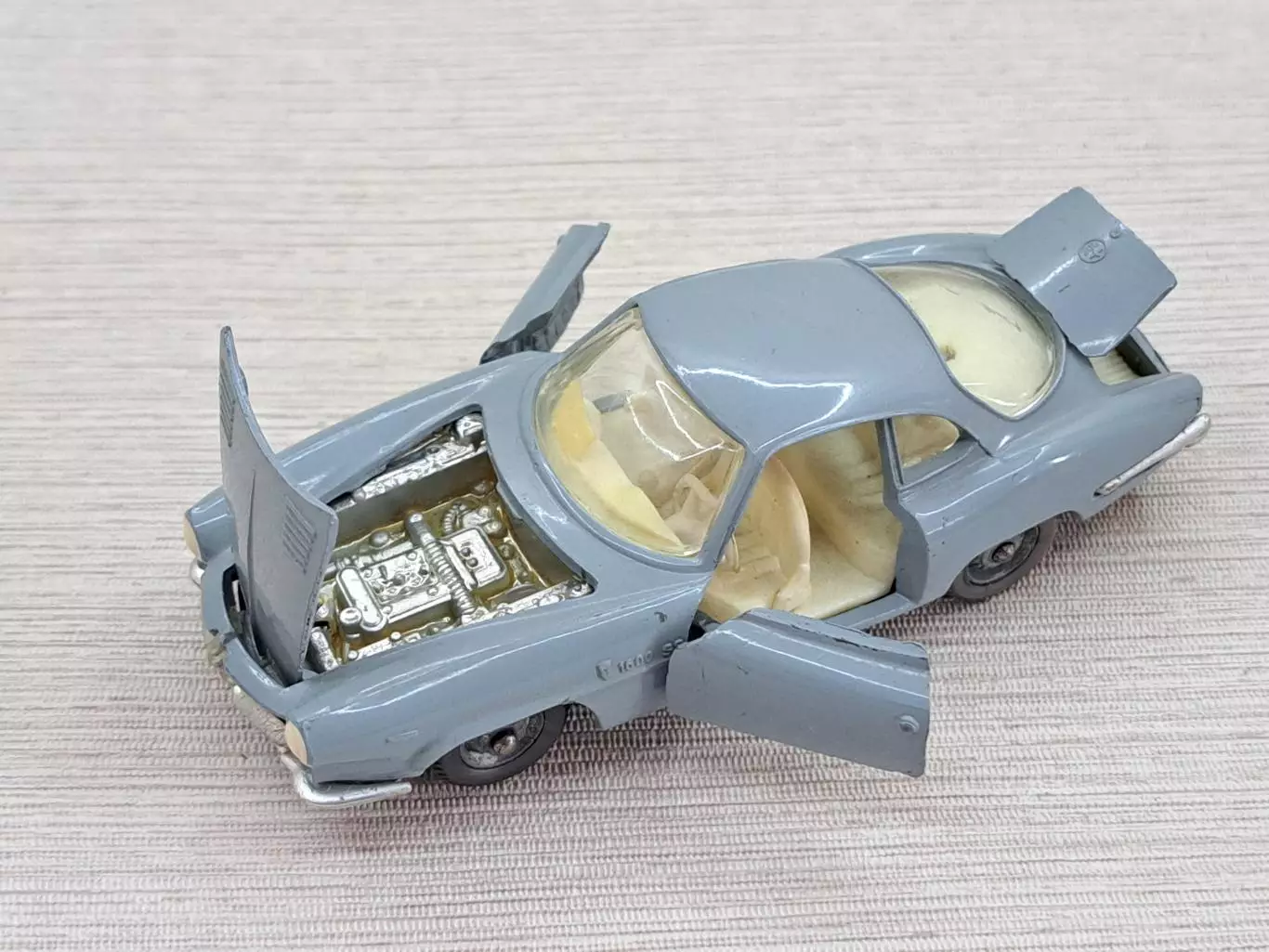 Модель автомобиля Alfa Romeo Giulia 1600 SS 1:43, люкс, СССР, родная коробка 5