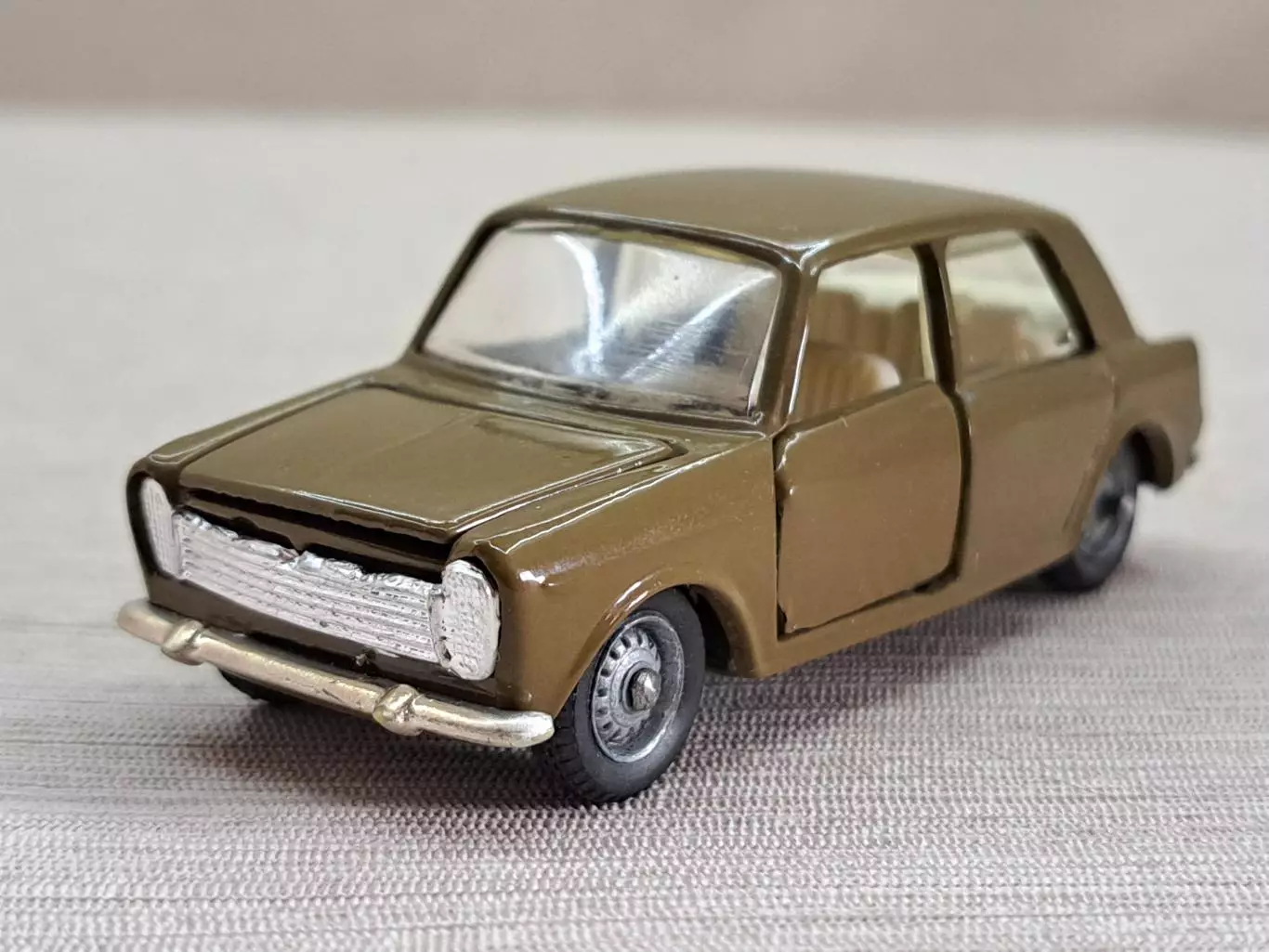 Модель авто Innocenti Morris IM3 1:43, люкс, СССР, родная коробка 2