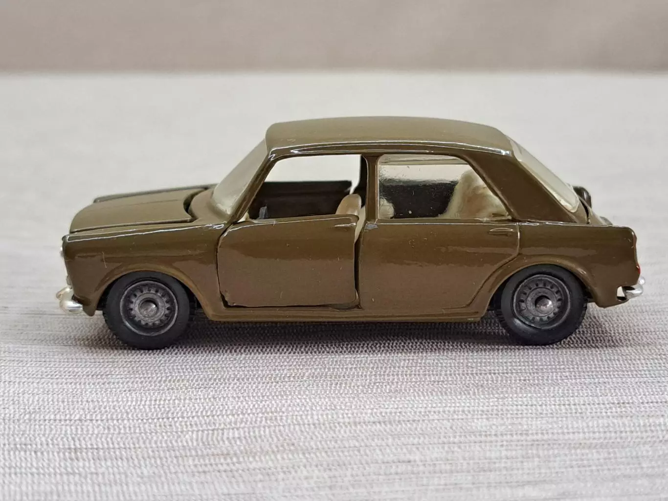 Модель авто Innocenti Morris IM3 1:43, люкс, СССР, родная коробка 3