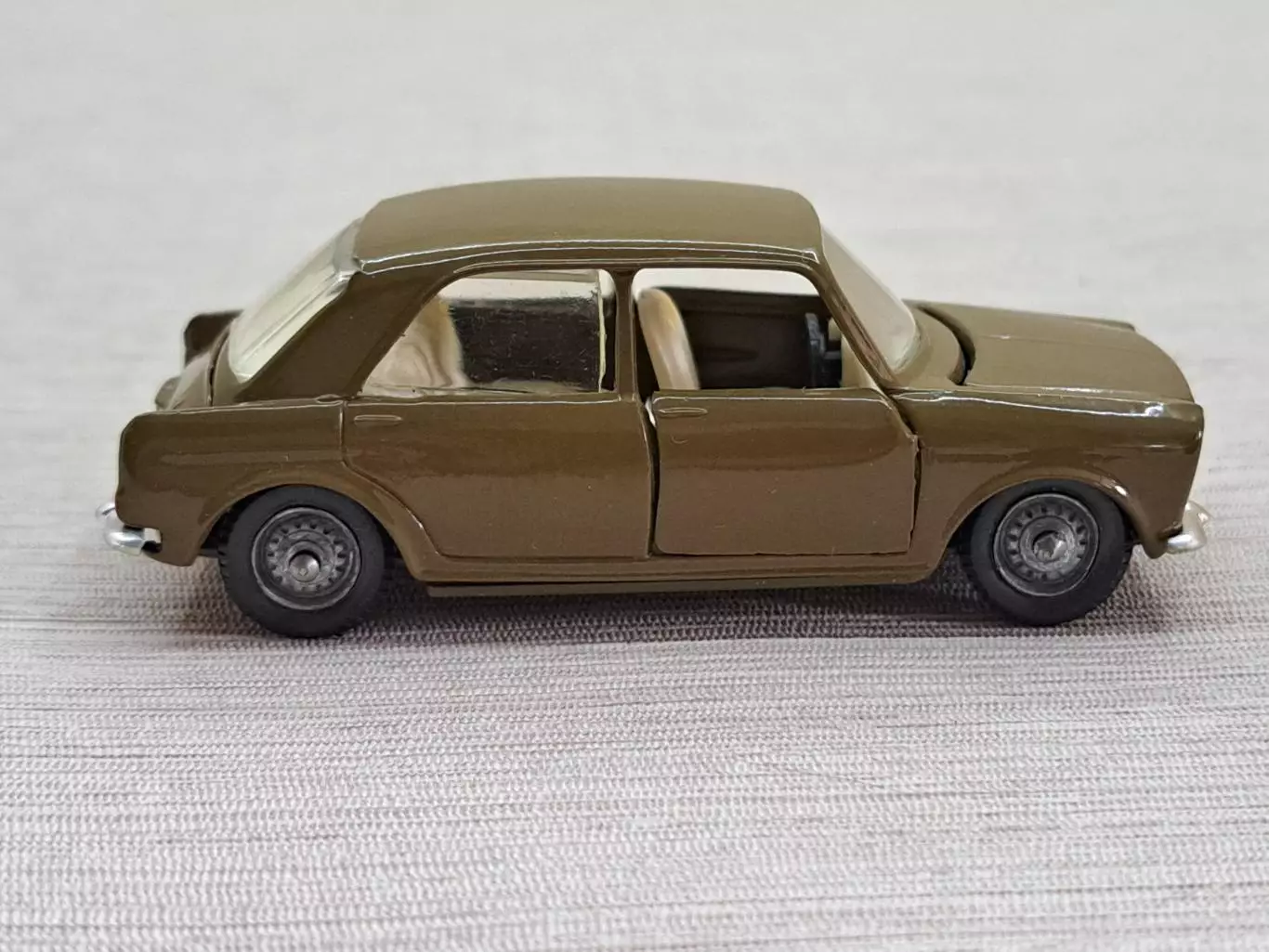 Модель авто Innocenti Morris IM3 1:43, люкс, СССР, родная коробка 4