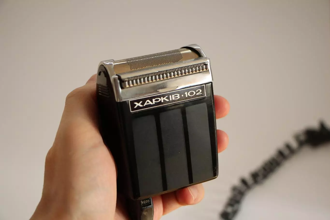 Винтажная электробритва Харьков-102 в футляре 2