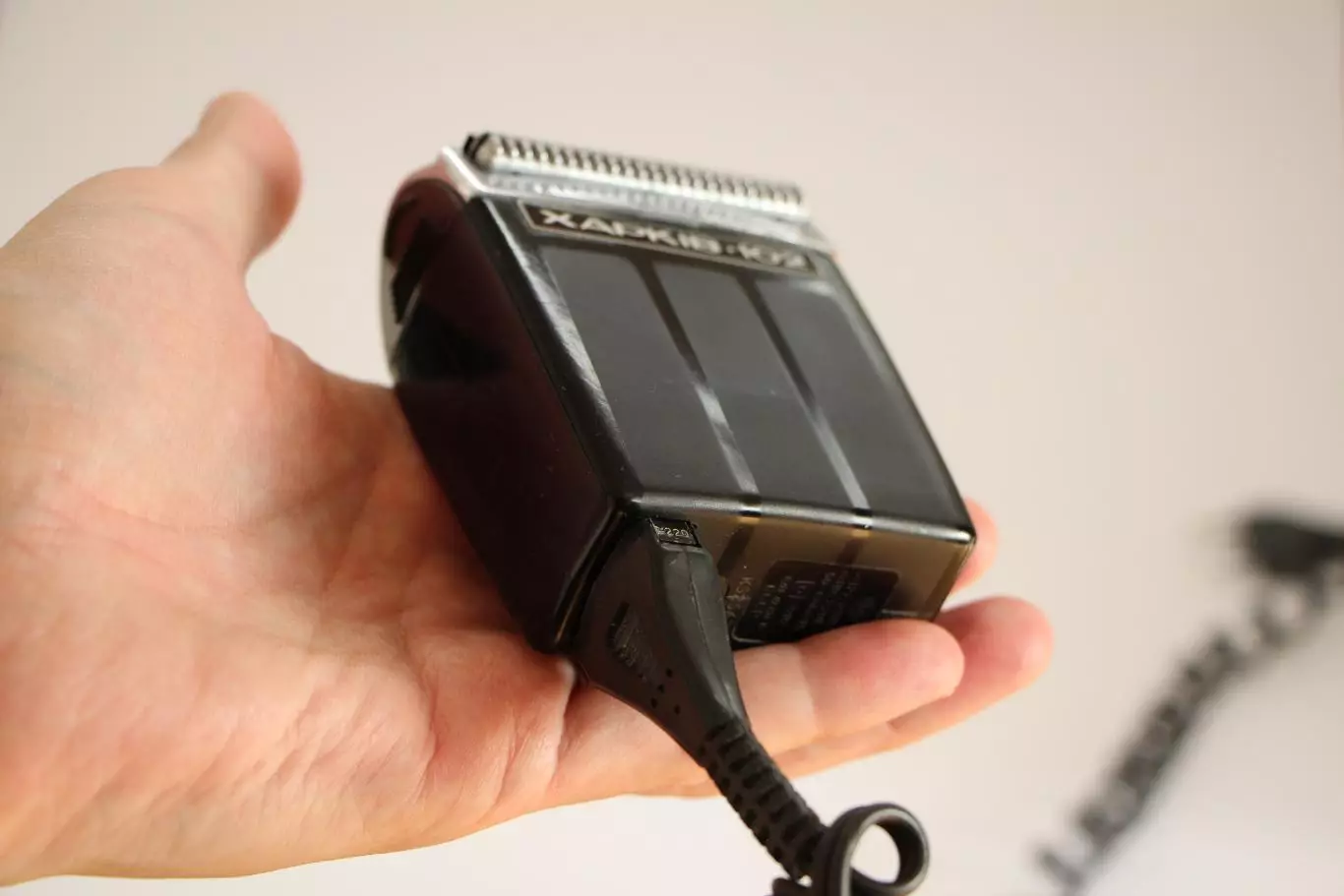 Винтажная электробритва Харьков-102 в футляре 4