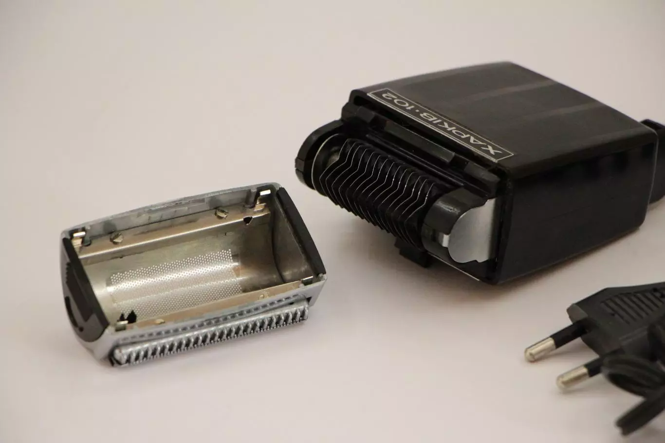 Винтажная электробритва Харьков-102 в футляре 7