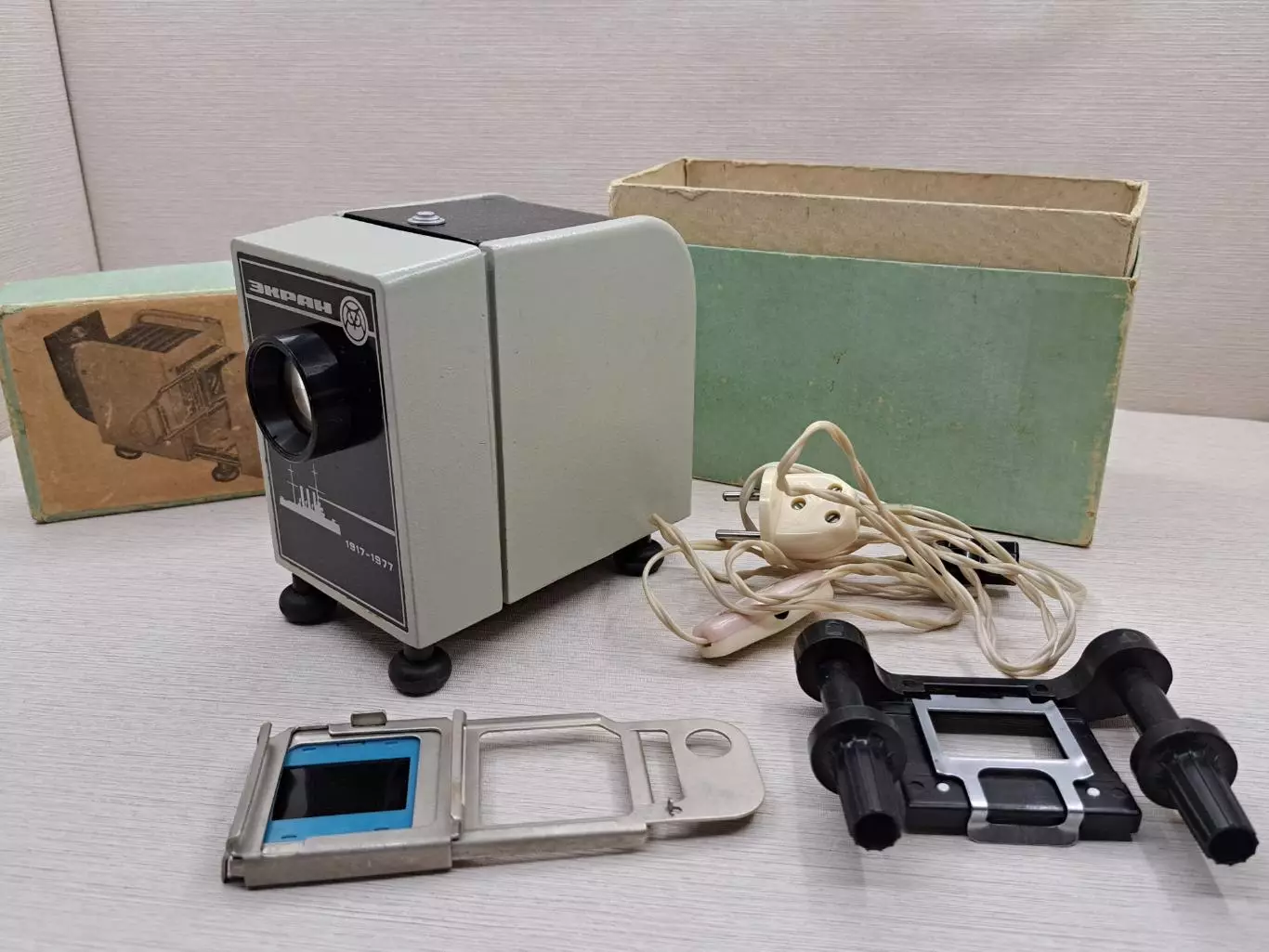 Советский диапроектор Экран, 1977, 60 лет Октябрьской революции 6