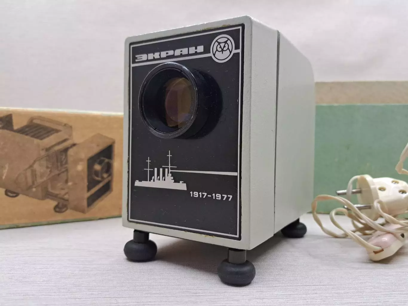 Советский диапроектор Экран, 1977, 60 лет Октябрьской революции