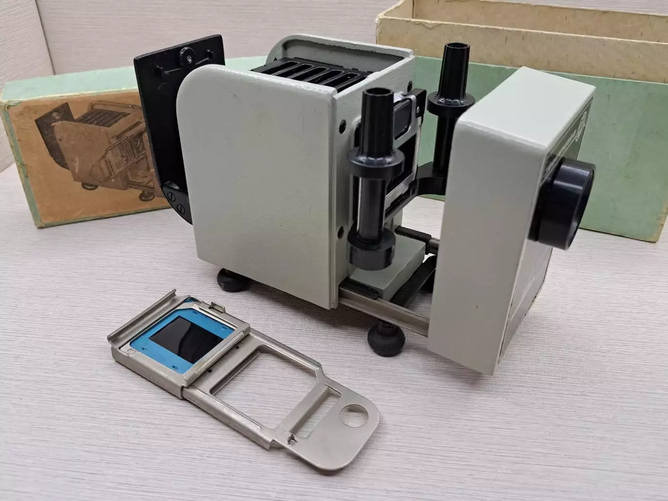 Советский диапроектор Экран, 1977, 60 лет Октябрьской революции 2