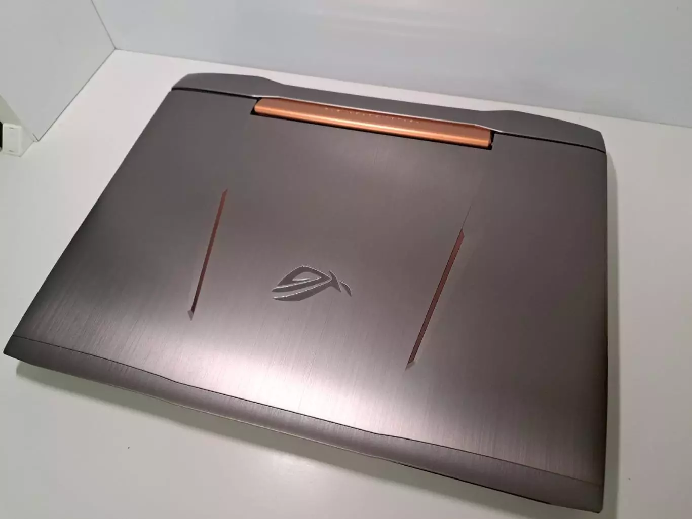 Игровой ноутбук ASUS 1