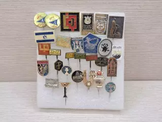 Винтажные зарубежные мини значки 27 штук