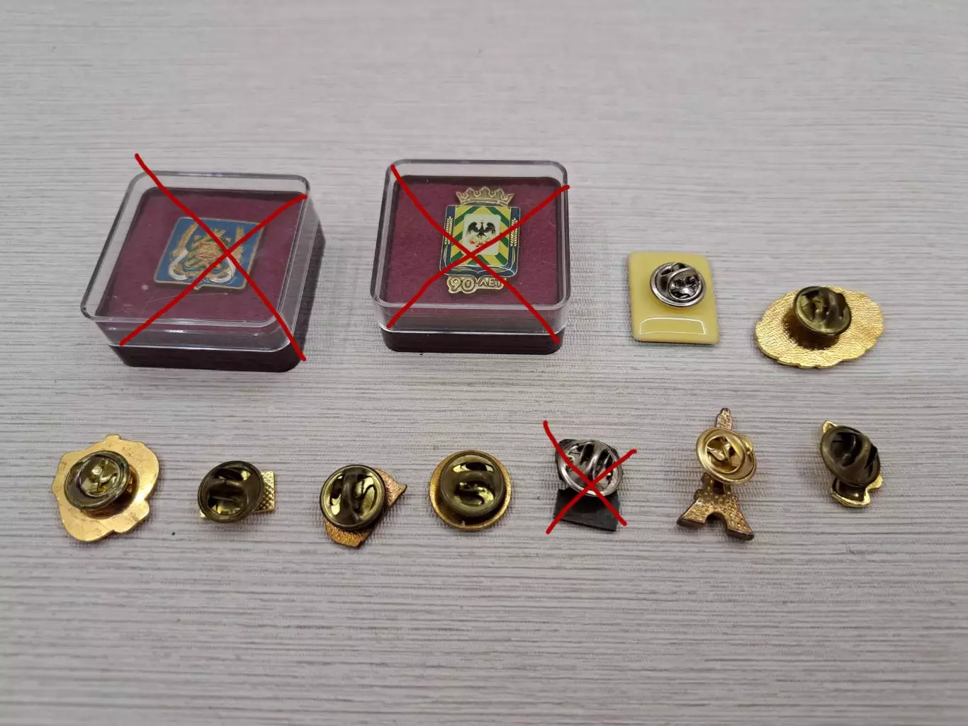 Небольшая коллекция винтажных мини значков на цанге 1