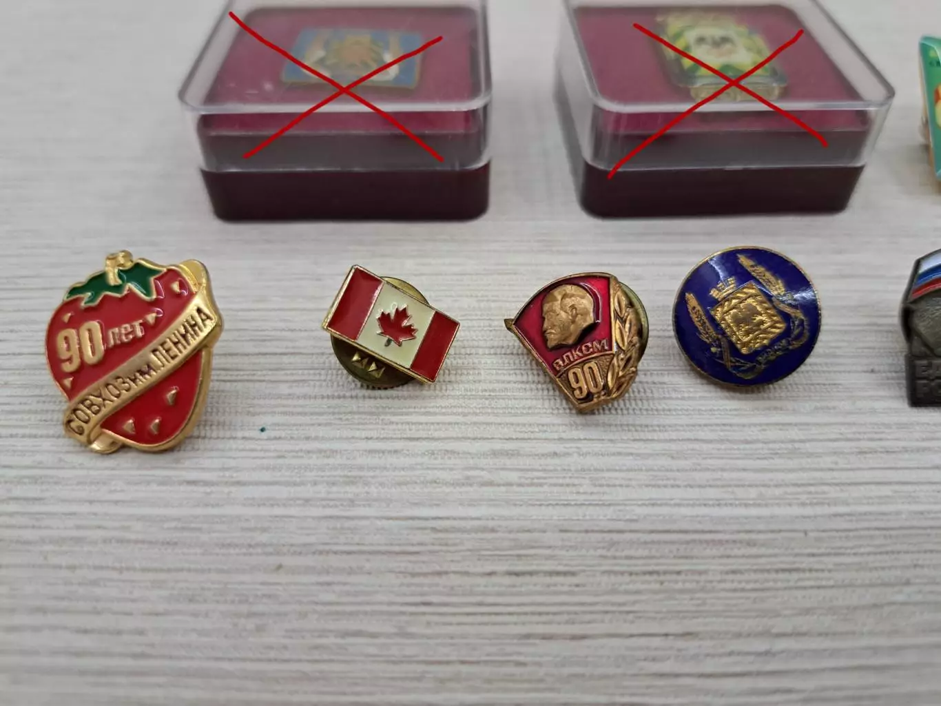 Небольшая коллекция винтажных мини значков на цанге 2