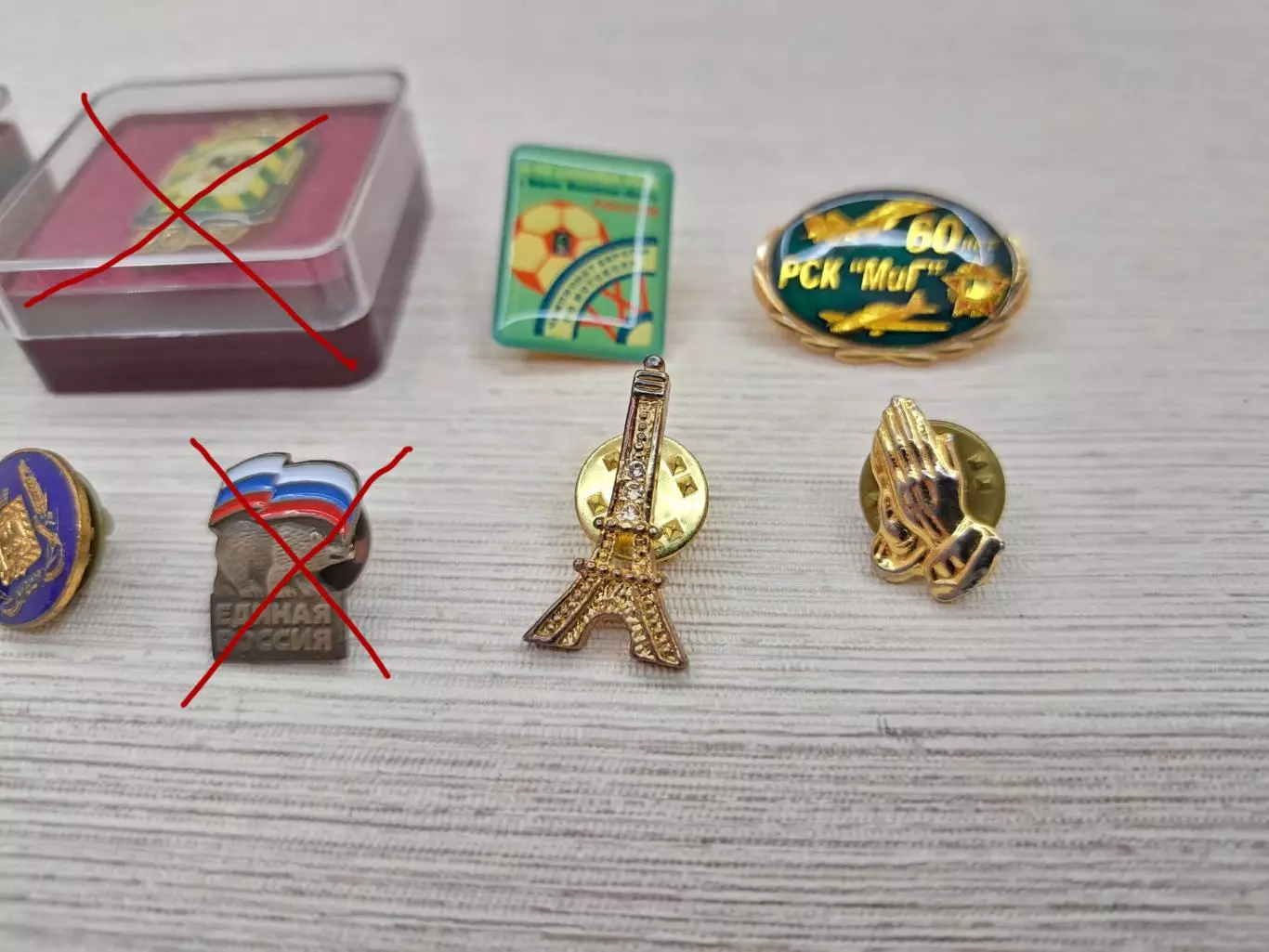 Небольшая коллекция винтажных мини значков на цанге 3