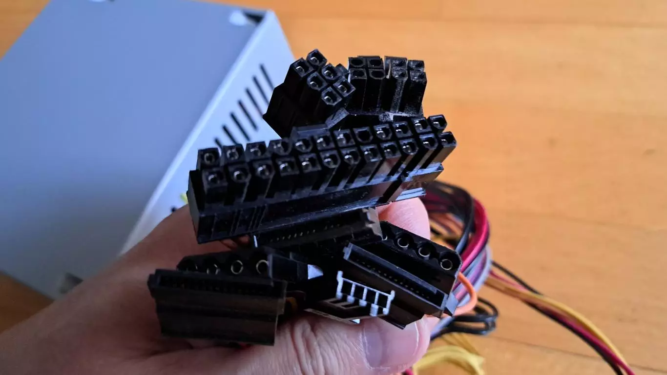 Компьютерный блок питания Inwin Powerman PM-400ATX 4