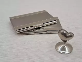 Два металлических кейса для пластиковых карт и визиток + держатель визиток