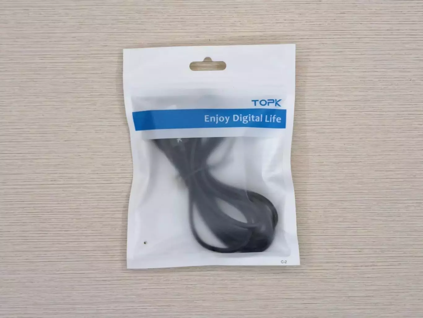 Магнитный зарядный кабель с тремя насадками MicroUSB, Type C, Lightning