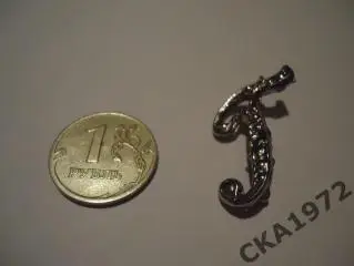 значок Брошь женская