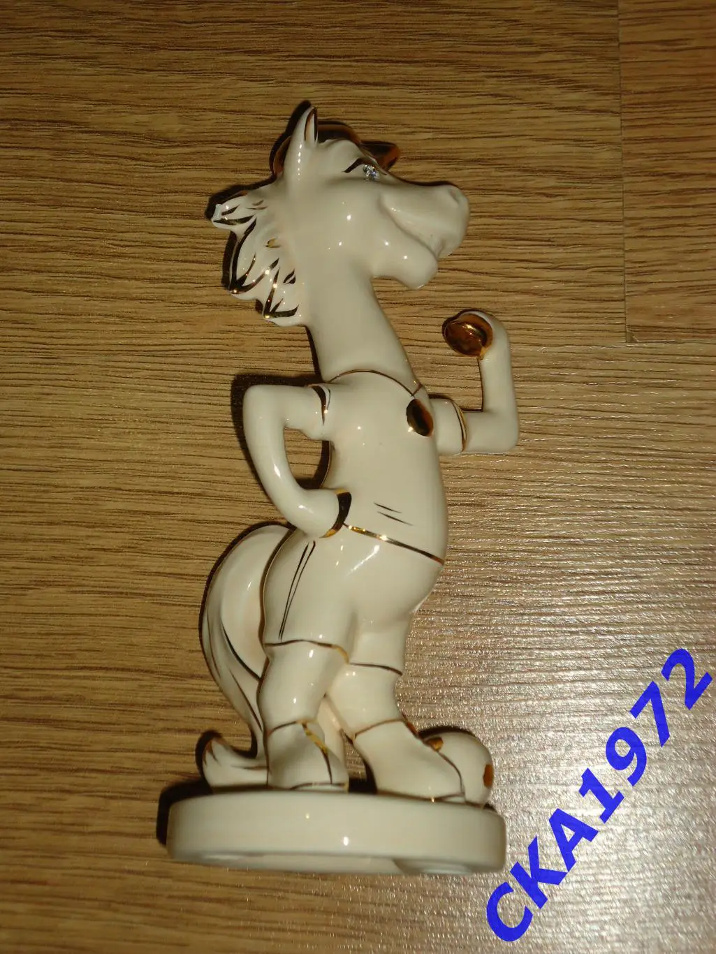 сувенир Лошадь футболист 2