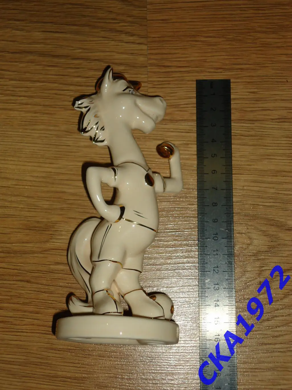 сувенир Лошадь футболист 6