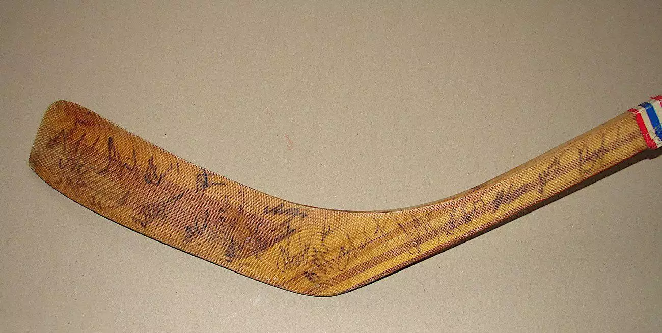 Клюшка с автографами 1