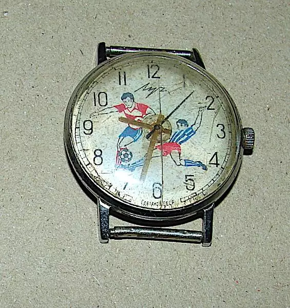 Часы Луч. Футбольные.