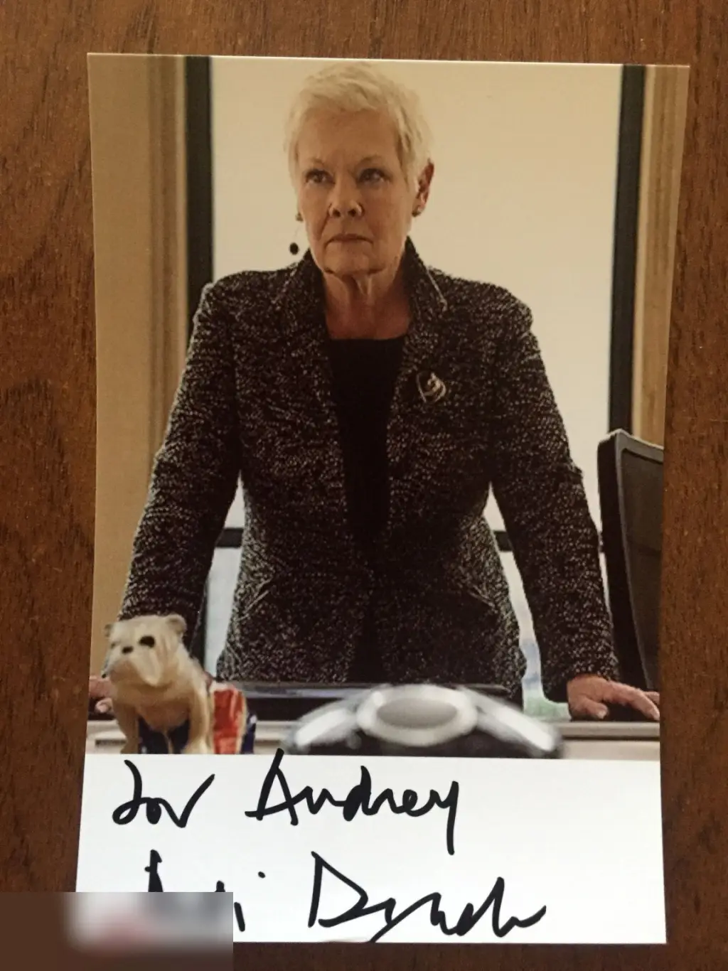 Джуди Денч автограф на фото