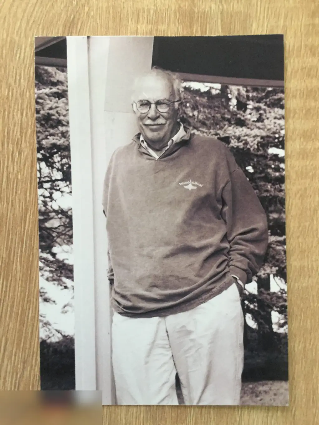 Роджер Энджелл автограф на картонном фото