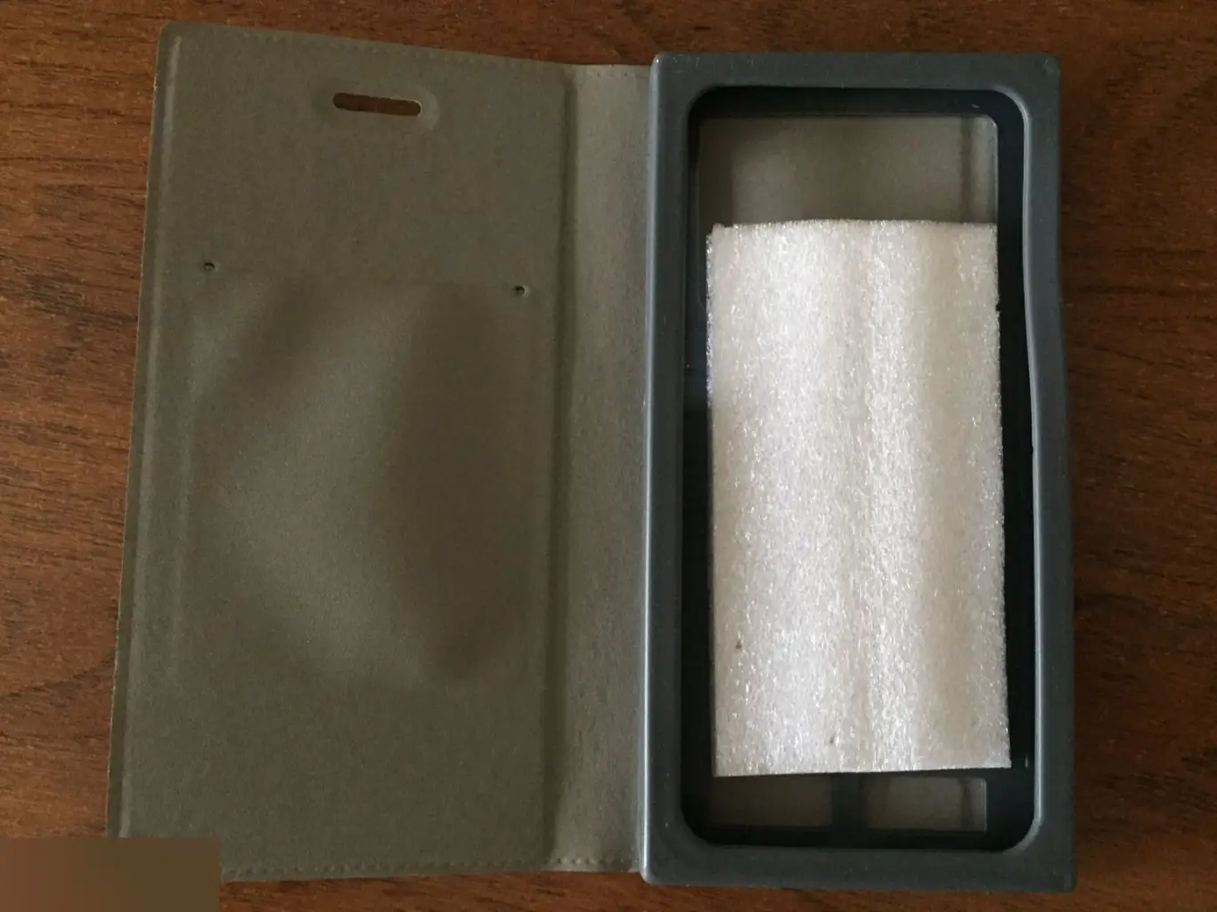 Чехол-книжка Gresso Cosmos универ 4,8-5? 2