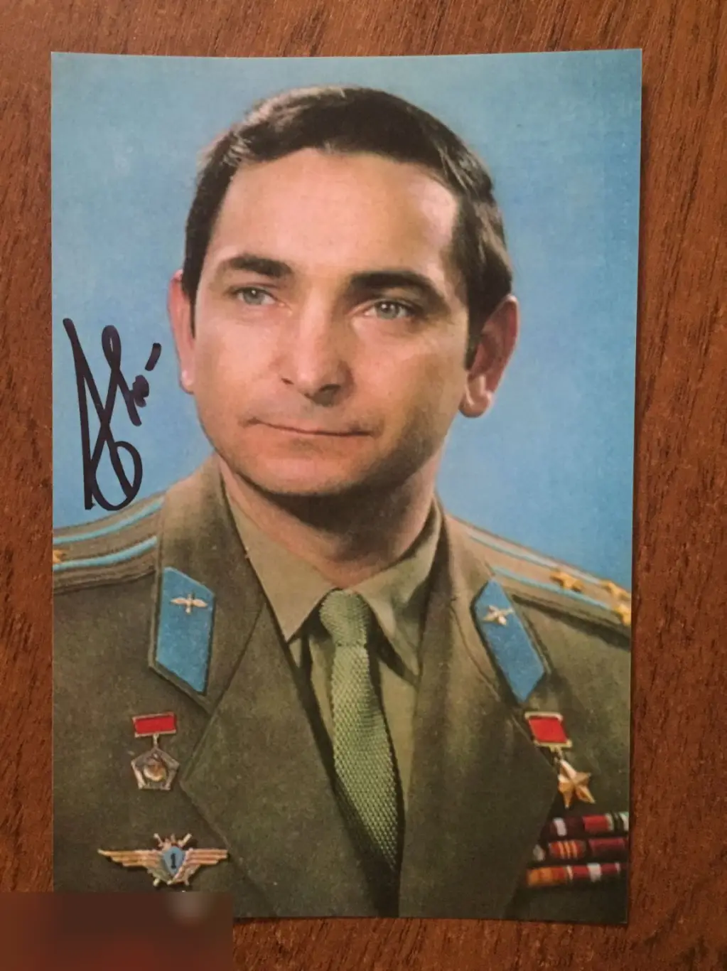 Валерий Быковский автограф на фото