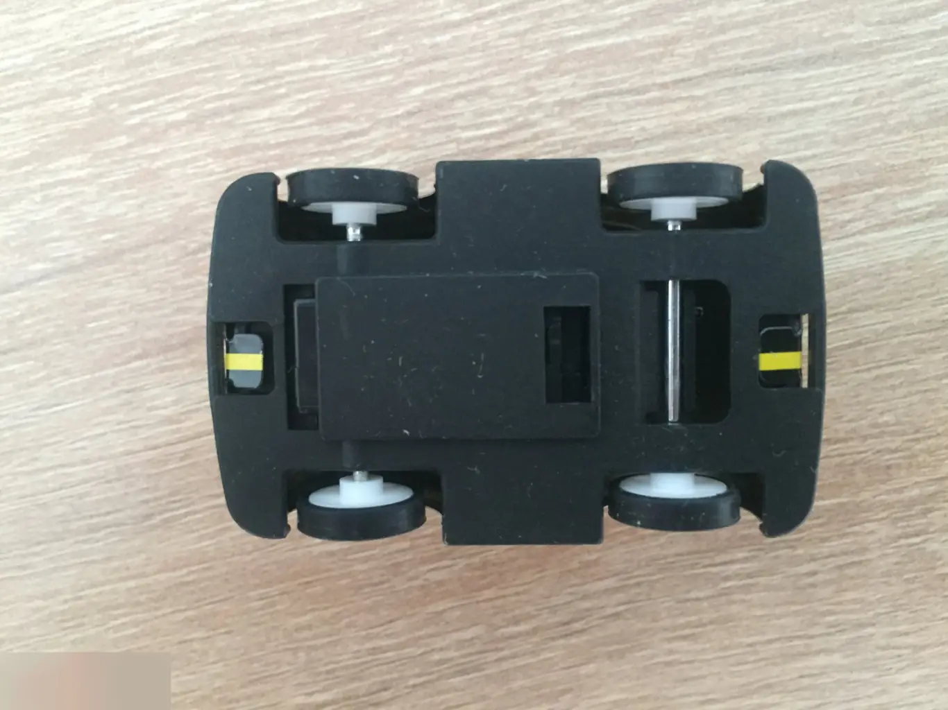 Маленькая машинка 1:60 3